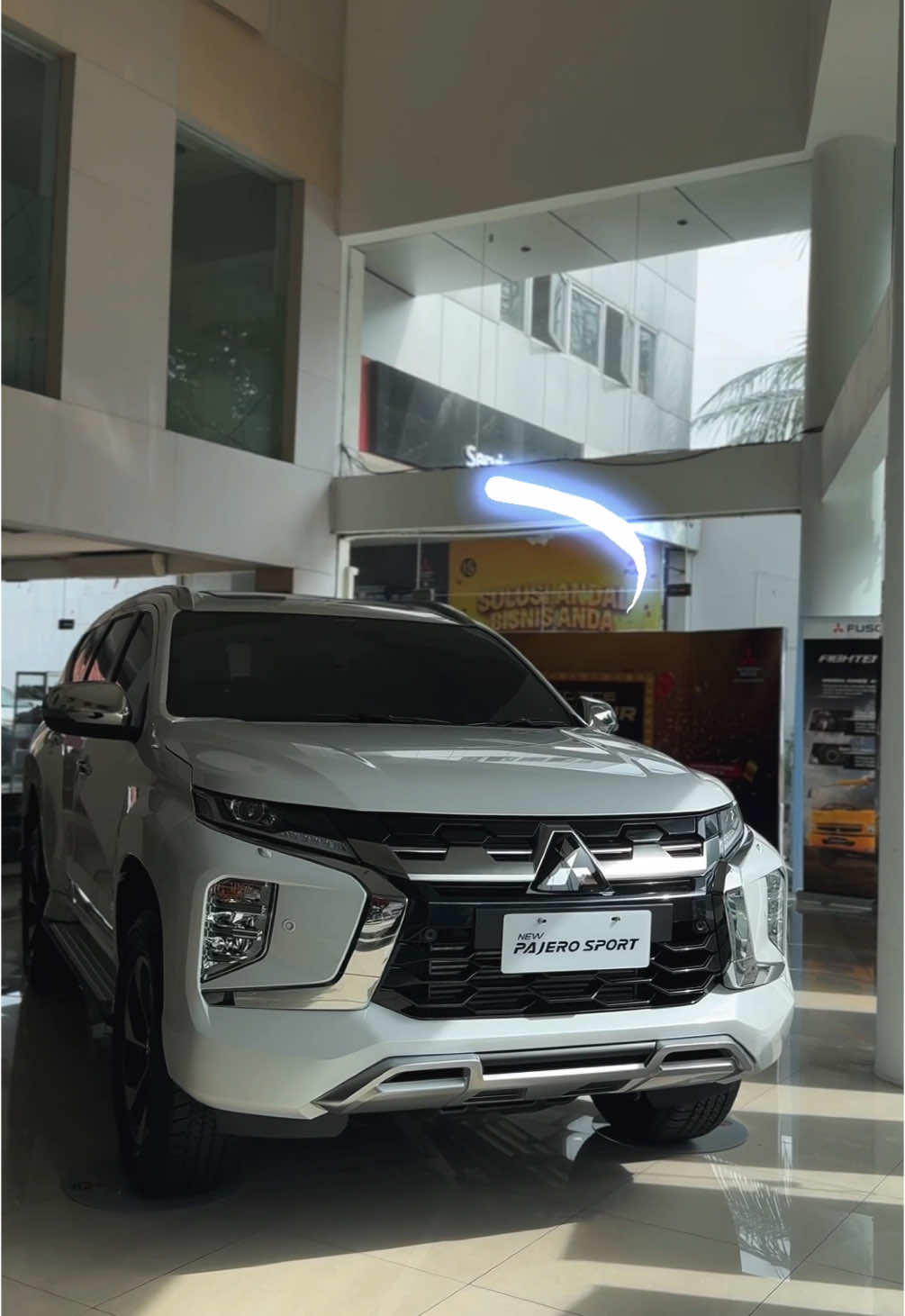 New Pajero Sport 4x2 Dakar Facelift 2024 Putih 🤍 Elegansi dan Ketangguhan Tanpa Batas: 	•	Mesin Turbo Diesel 2.4L: Performa kuat dan hemat bahan bakar. 	•	Desain Modern: Warna putih eksklusif dengan grille gagah yang stylish. 	•	Fitur Premium: Sunroof elegan, kabin luas, dan jok kulit nyaman. 	•	Teknologi Keamanan Terdepan: Adaptive Cruise Control, Blind Spot Warning, dan 7 airbags. 🔥 Siap untuk upgrade perjalanan Anda? Promo spesial menantimu sekarang! 🤍✨ #NewPajeroSport2024 #EleganDanTangguh #PromoSpesial #mitsubishi #mitsubishisurabaya #sunstarmotorjatimbali #fypシ #pajero #mitsubishimotors #SUVPremium #euro4 #diesel 