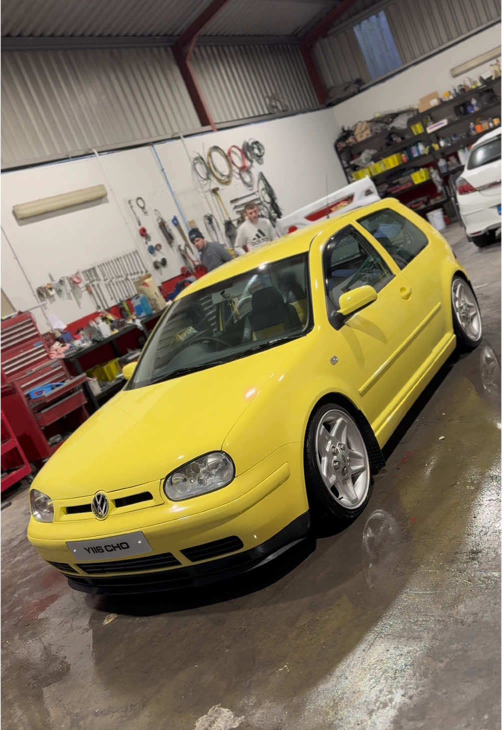 Would make a blind man look twice #mk4 #golf #feltspec #donegal #irishcarscene #diesel #vw #colourconcept #mondials 