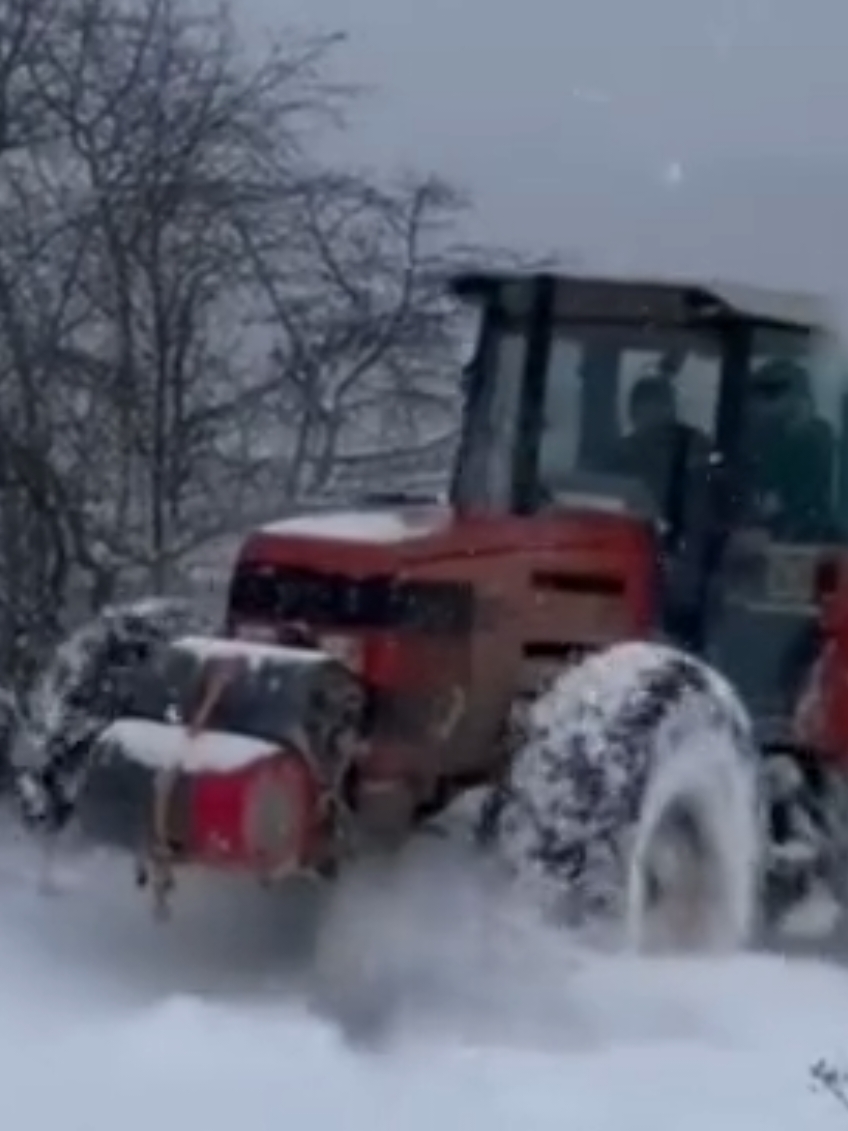 SAME EXPLORER SNOW ROAD #extremeineamm #amazingdriver #same #johndeere #claas 