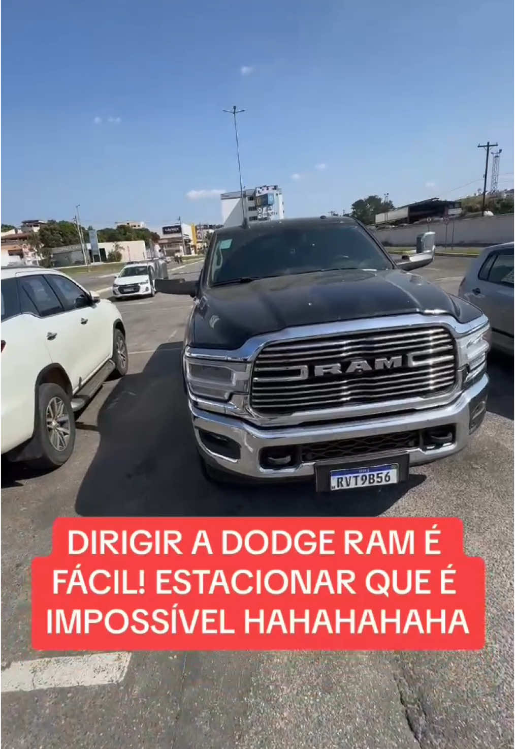 Dirigir a RAM é fácil, estacionar que é impossível HAHAAHAHAH #matheuslopes  #dominy  #themartafiliados  #marketingdigital  #carros  #Dodgeram 