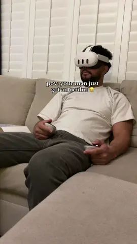 He looks sooo funny 😂😂 no but this thing is cool! I tried it & I can definitely see the hype 😂  #oculus #oculusquest2 #oculusquest3 #menoftiktok #videogames #funny #fyp #fypシ゚viral  