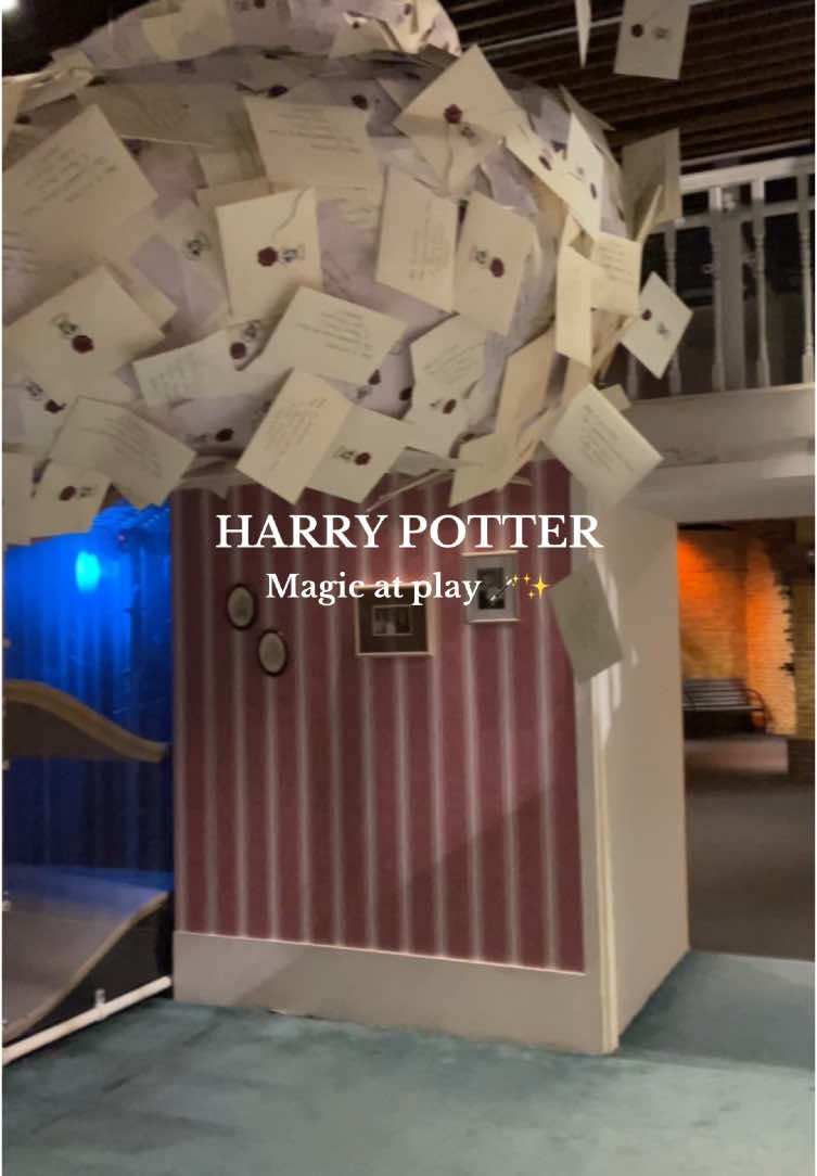 La  experiencia de Harry Potter en la CDMX 📍 es hermosisima 🤍 Confieso que llore desde el primer momento que pisamos el lugar 😭 #harrypotter #harrypottermagicatplay #harrypottertiktok #potterhead 