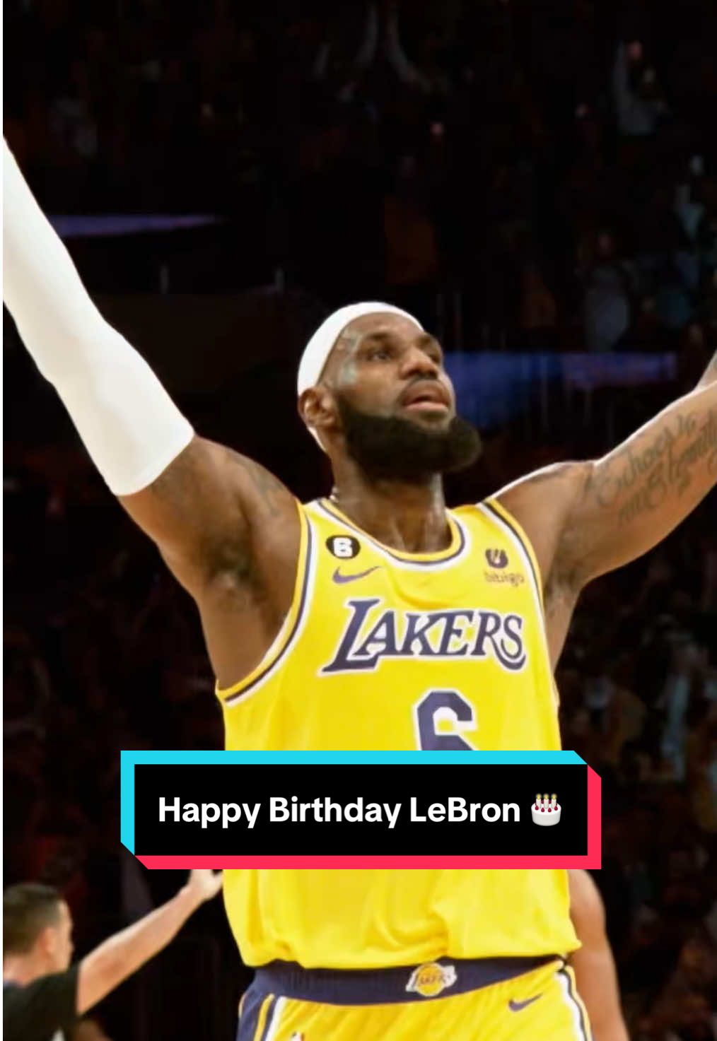 Cakes and candles LeBron 😎🎂💯💯💯 #NBA #Basketball #LebronJames #LeBron 