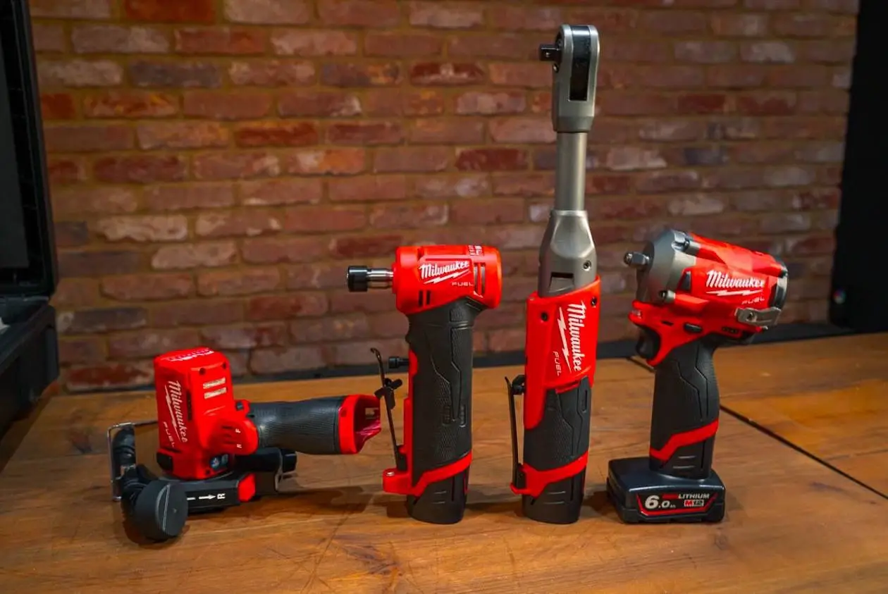 Milwaukee 12v automotive kit 👀  Milwaukee 12v 4pc power kit, perfect kit to get you started. The Kit includes: ✅M12FIW38 M12 Fuel Sub Compact 3/8