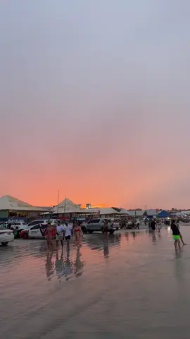 Essa é a vista de um final de tarde na praia do Atalaia em Salinas - Pará #salinas #salinopolis #reveillon #praia 