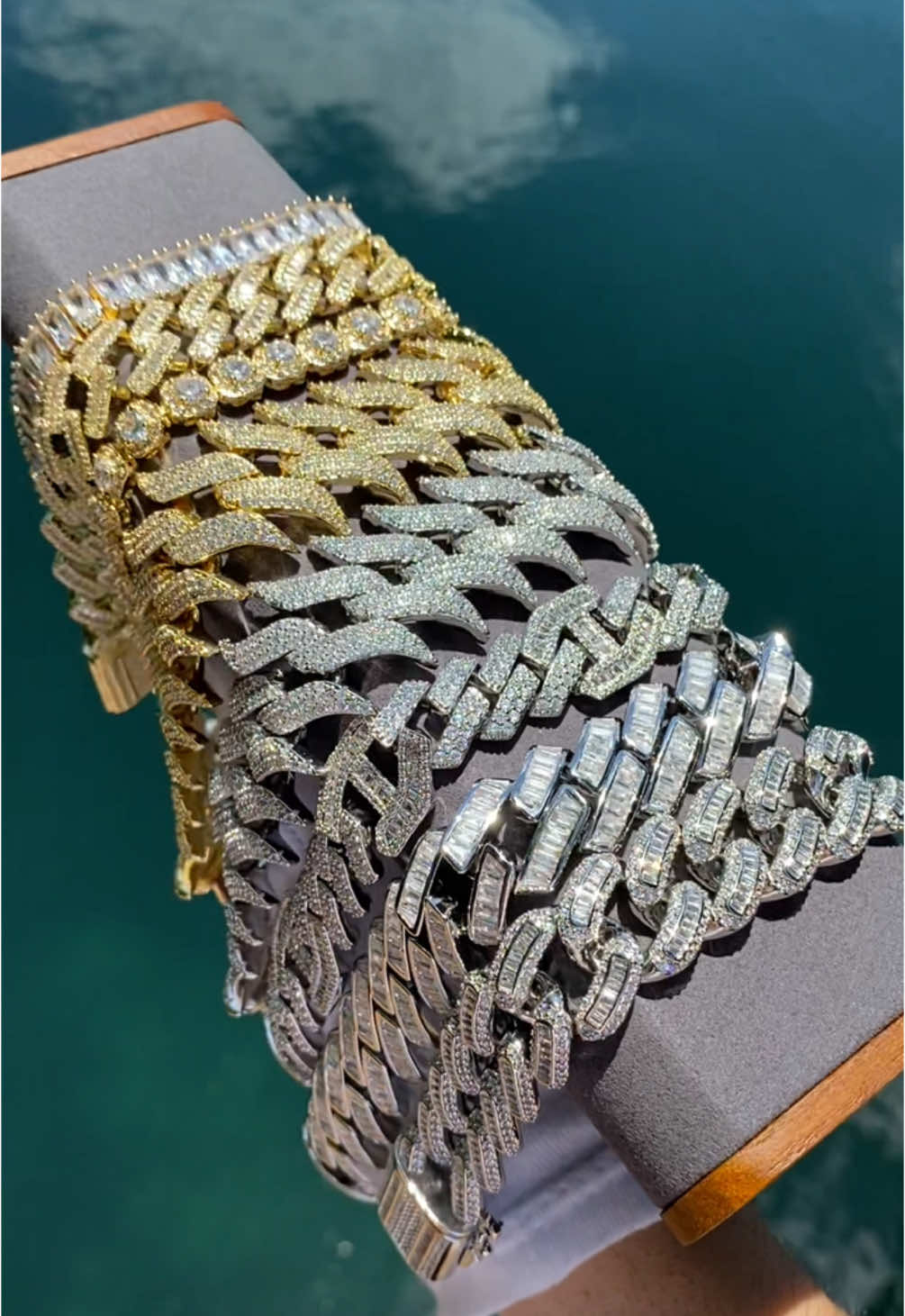 Looking for iced out bracelets that stand out? 💎 Your search ends here! We’ve got the perfect bling for you. 🔥 Get 25% off with code: NEWYEAR25 💦 www.iceypyramid.com 💎 . . . #icedoutjewelry #blingbling #luxuryjewelry #jewelrytiktok #fashionaccessories #rings #ringtrends #bracelet #icedout #hiphop #jewelry #vvs #shine #luxury #diamonds #rapper 