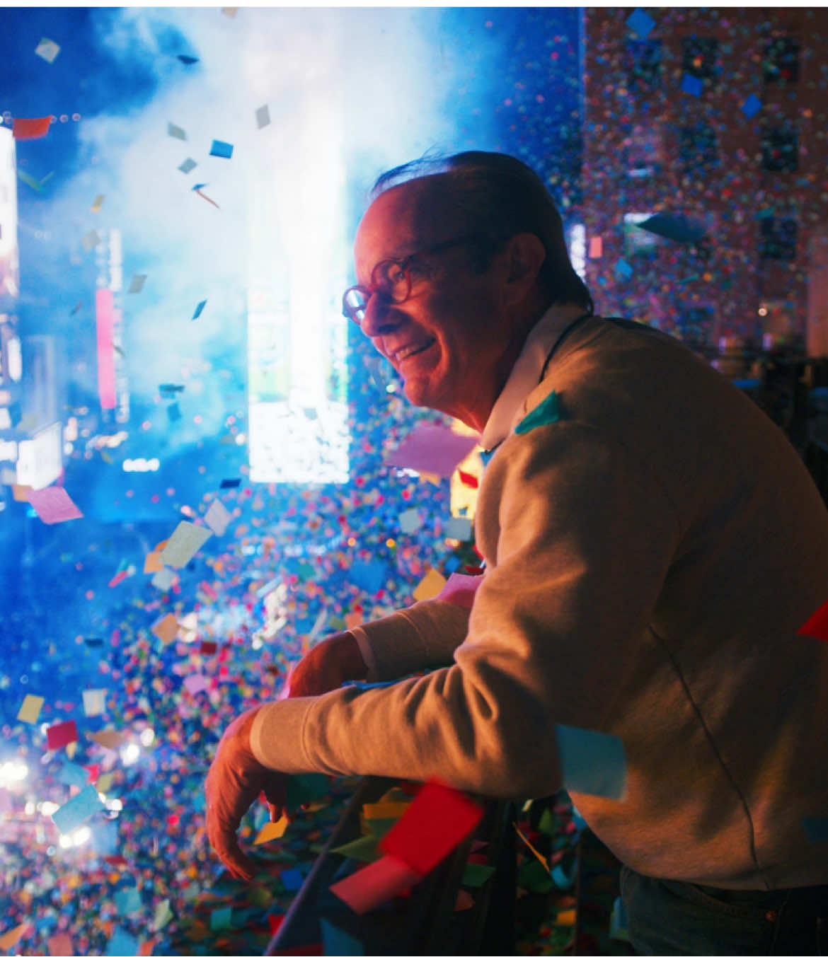 In 1991, Treb Heining was asked to create an effect that would transform the New Years Eve ball drop in Times Square. In response, he created the “confetti blizzard” that consists of 80 trusted volunteers to disperse confetti by hand from the rooftops of Time Square. For the past 33 years, Treb has continued to lead this effect and bring magic to New York City.  To learn more about Treb and the confetti blizzard tradition, I made a full documentary linked in my bio.  The confetti that’s used is made from 100% recycled material that would otherwise be discarded, and is biodegradable. After the event, DSNY crews promptly clean up the debris. #newyorkcity #nyc #documentary