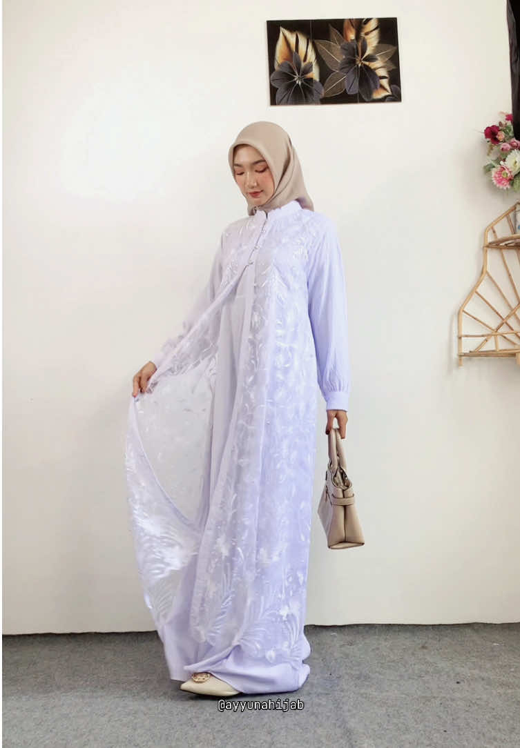 Rekomendasi Gamis Lebaran, pilihan sempurna untuk hari istimewa 🥰 In Frame : Ayesha Dress #gamisputih #gamisbrokenwhite #trendlebaran #fyp #gamislebaran2025 #lebaran #fyp #outfitideas #outfitideas #simpleoutfit #fitcheck #ootdhijab #foryoupage #foryou #fypdongggggggg 