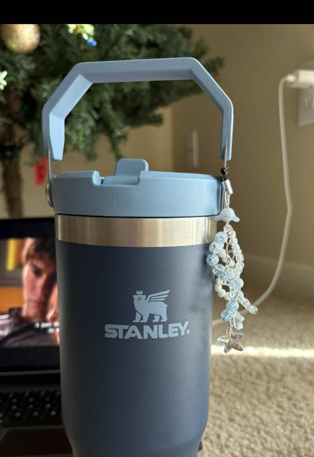 Navy blue Is my favorite color so I thought I’d add something cute to my new cup! @Stanley Brand #fyp #jellyfish #viralvideo 