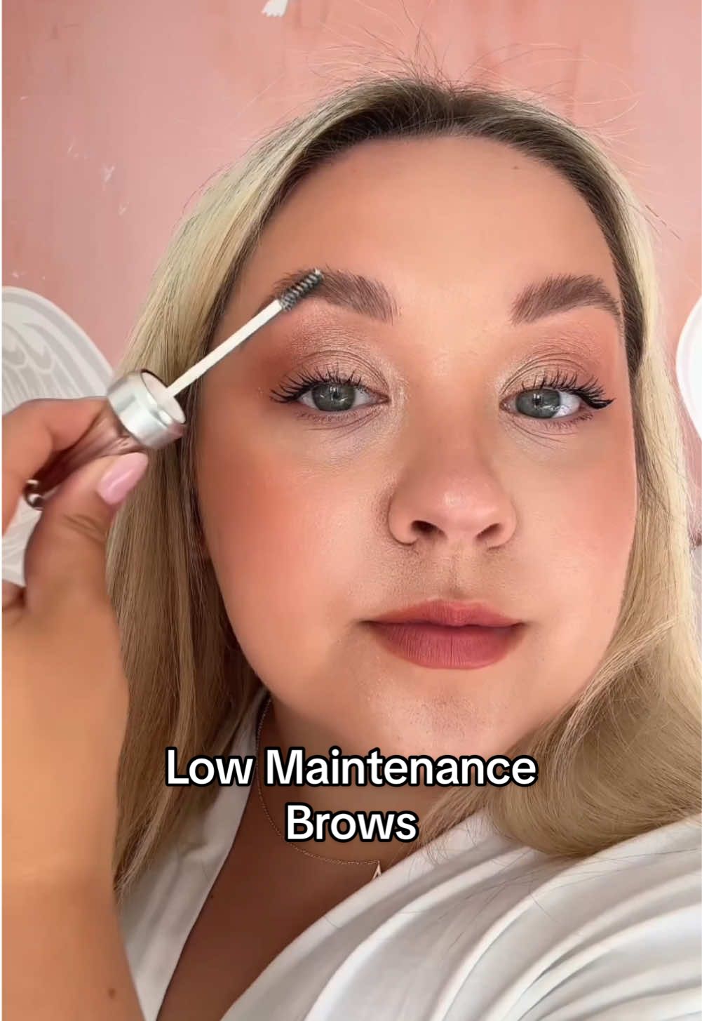 Low maintenance brows only in 2025 @Benefit Cosmetics #benefitclubpink #clubpink #benefit #benefitcosmetics #fluffupbrowwax 