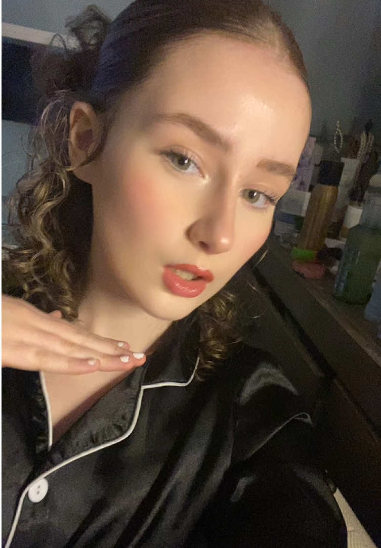 I ❤️ natural looking brows & for 8$?!? #makeup #tiktokshop #curlyhairinfluencer #makeuptutorial #nogatekeeping #eyebrows #eyebrowtutorial #eyebrowshaping #eyebrowpen #eyebrowpen #viral #viralproducts 