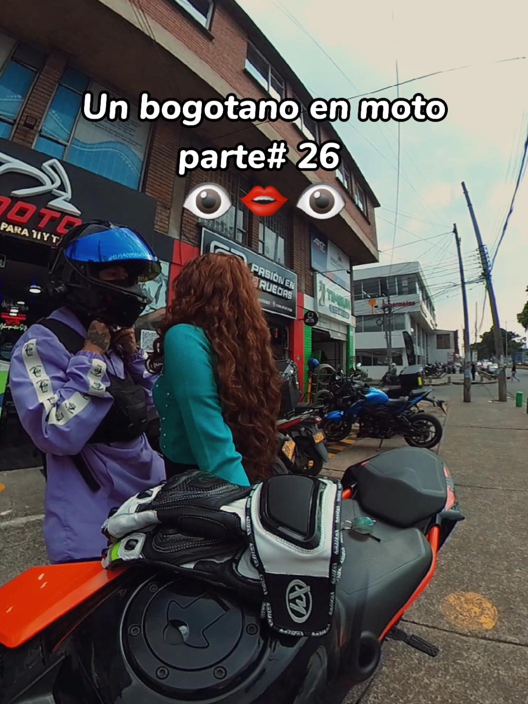 Es que las mujeres en moto se ven tan lindas 😍 #moteros #fyp #ktm #humortiktok #parati #historias #humorlatino #humor #bogota #colombia #paratiiii #comedia #mujeres 