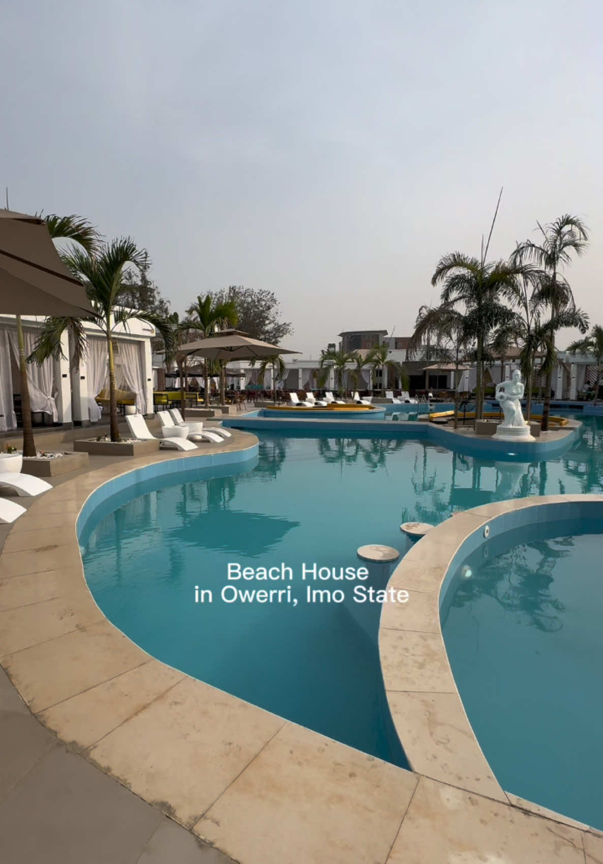 Likeeeeeee I’m IMPRESSED. This beach club house in new Owerri did not disappoint at alllll😭🥹🩷 Thanks for bringing me out the house girl! 🥹🫶🏽 @Ugochi  #dettydecember #nigeriantiktok #igbobabe #ijgb #owerri #lagos #fyp  