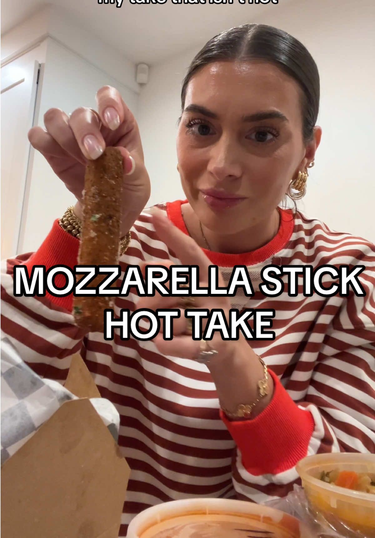 A cold take if you will- mozzi sticks HAVE to be crispy and the marinara HAS to be hot 🤌🏼 i dont make the rules or maybe i do #mozzarellasticks #mozzisticks #food #yum #italian #marinara 