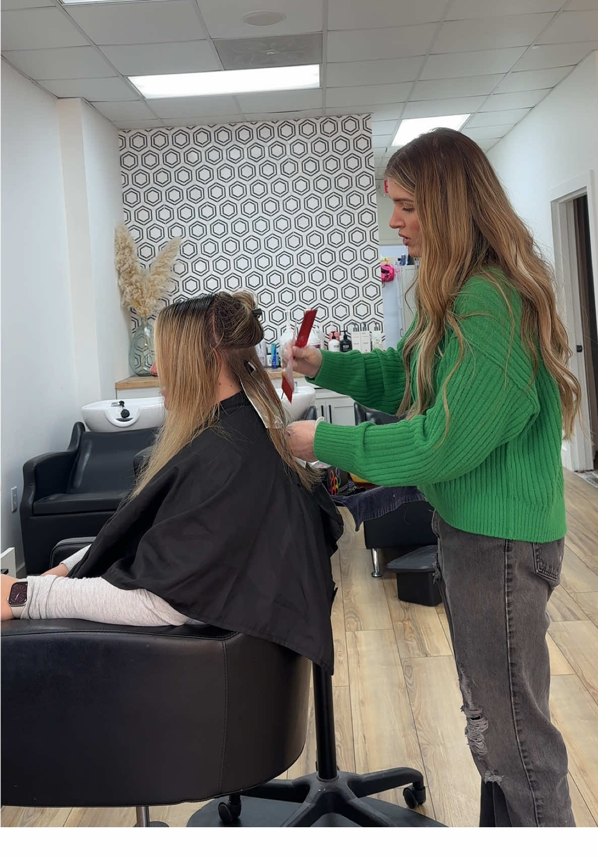 Hairstylist work day 🫶🏼 also I just realized how much I don’t show any expression 😂😭 #hairstylisttok #hairstylistoftiktok #hairtok 