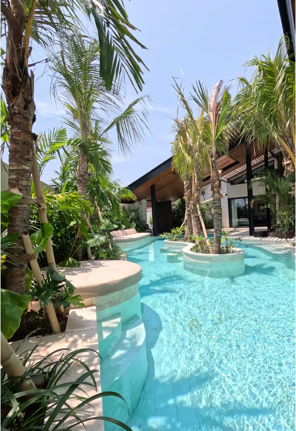 You cant miss this place if you are with a big group of friends in Bali and want to experience one of the best tropical stay. 📍Villa Baratega, Located in Umalas - 💫If you want the best deals comment “tropical experience” - #thetropicaldoor #pool #bestairbnb #bali #beautifuldestinations #vacation #luxuryvilla #Umalas #tropical #beautiful