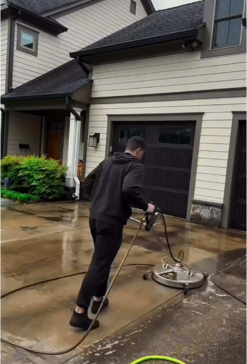 Happy new year 🥳 #pressurewashing #pressurecleaning #jetwash #cleaning #powerwashsimulator #powerwashing #powerwash #pressurewash #satisfyingvideo 