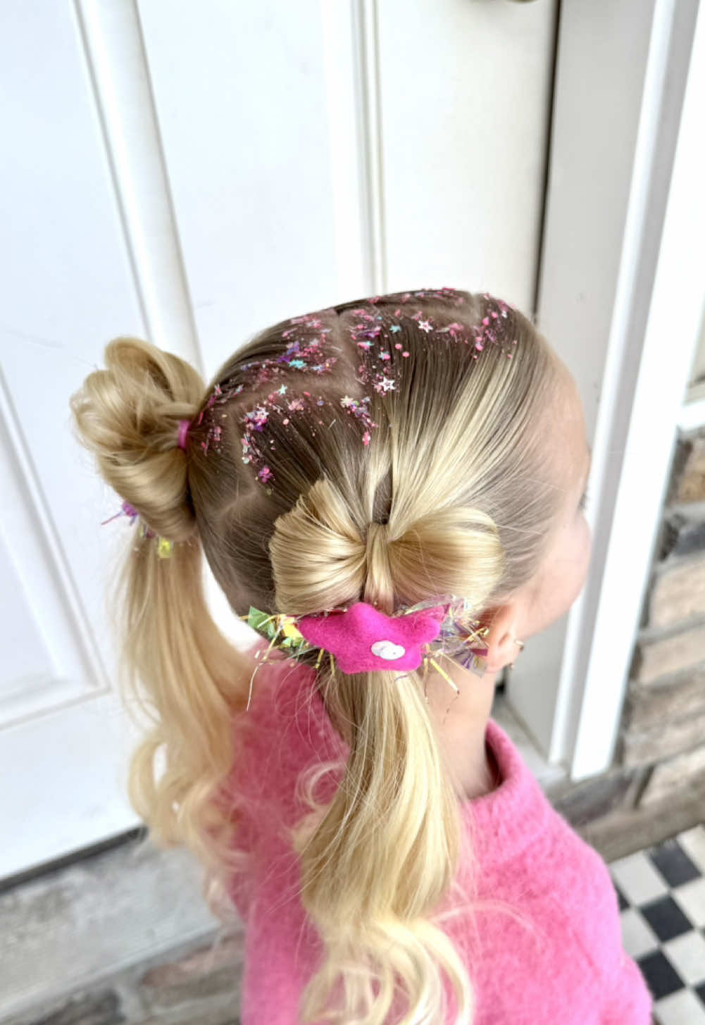 Common sense that for NYE more is more.  @Evie Pearl Handmade LLC @Dittobug-Hair  #nyestyles #fyp #hairglitter #zigzagpart #nyepartyhair #youngtoddlerstyles #bowhair 