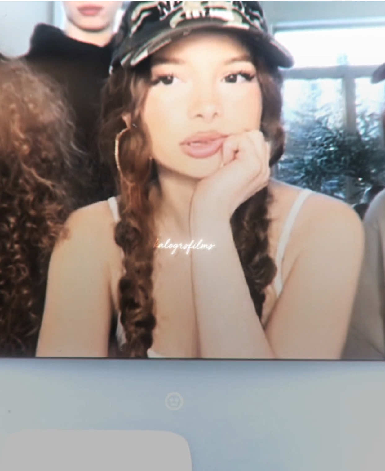 Someone give me CPR Sunday just took my breath away 😮‍💨 she looks SOO good in plaits and a cap oh my days😩 @sundaykalogeras | ac: @LOLA ⭑ #fypツ #sundaykalogeras #sundaykalogerasedit #kalogerassisters #foryou #demitrakalogeras #elianakalogeras #foryoupage #aftereffects #viral #omgpage #kalogerassistersedit 