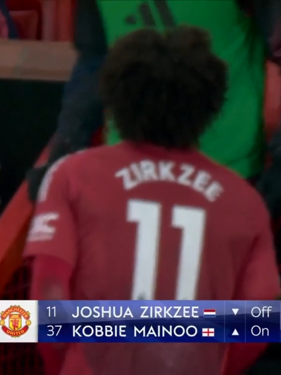 Zirkzee subbed off as Old Trafford jeer the player and cheer for the substitution. #zirkzee🤯😳 #manchesterunited #manutd #Soccer #football #soccertiktok 