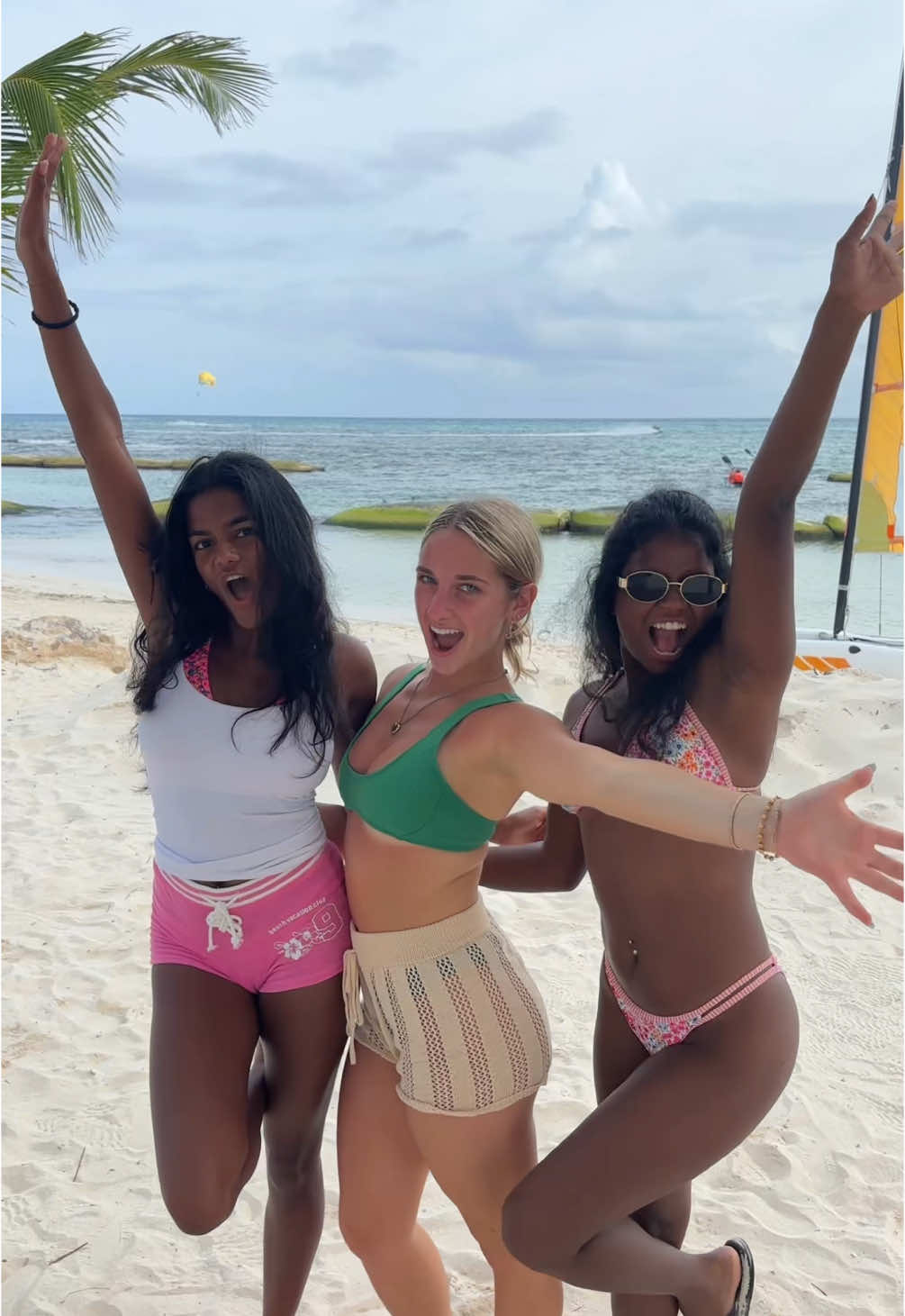 Included the resort worker for this one ‼️‼️🙌🙌🔥🔥 @kayla🐆🥂🪩 @saaya kauffman #fyp #foryou #foryoupage #foryourpage #viral #vacation #mexico #trending #winterbreak #2024 