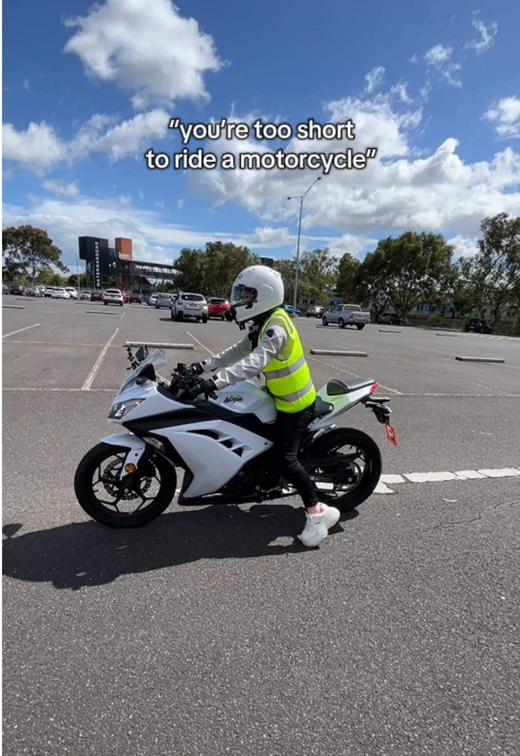 tbh I almost believed them 🤣 also I just got measured properly and I’m actually 152cm (4ft 11.8 can I round up to 5ft???) . . . #learningtoride #Motorcycle #motorcyclebeginner #shortriders #motorcycles #motorcyclejourneys #motorcyclesoftiktok 