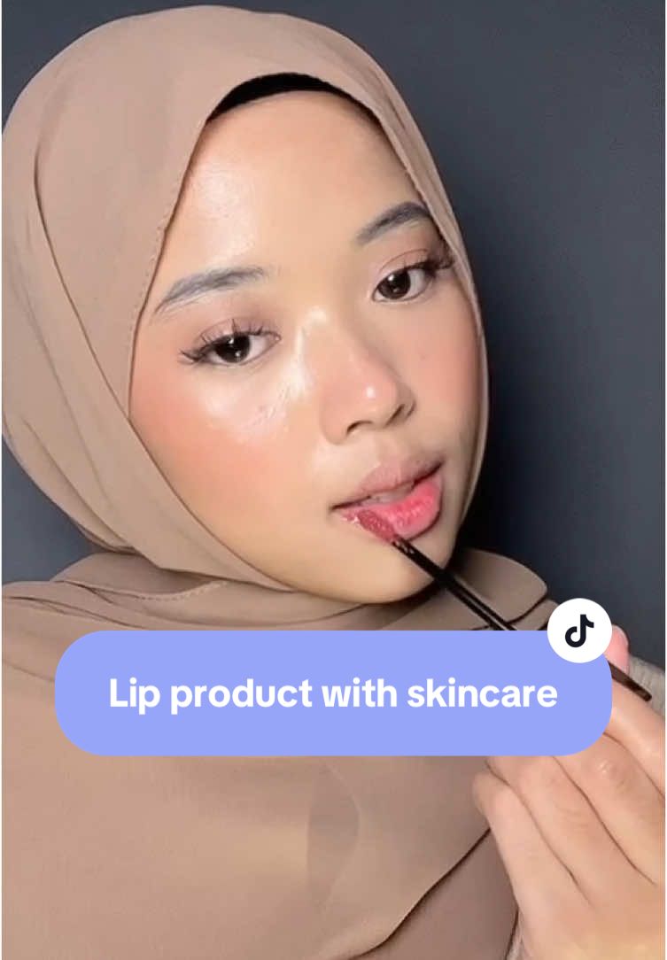 Lip product infused with skincare yang bantu melindungi bibir dari paparan sinar matahari 🤩☀️✨ #wardabeauty #wardahglastinglip