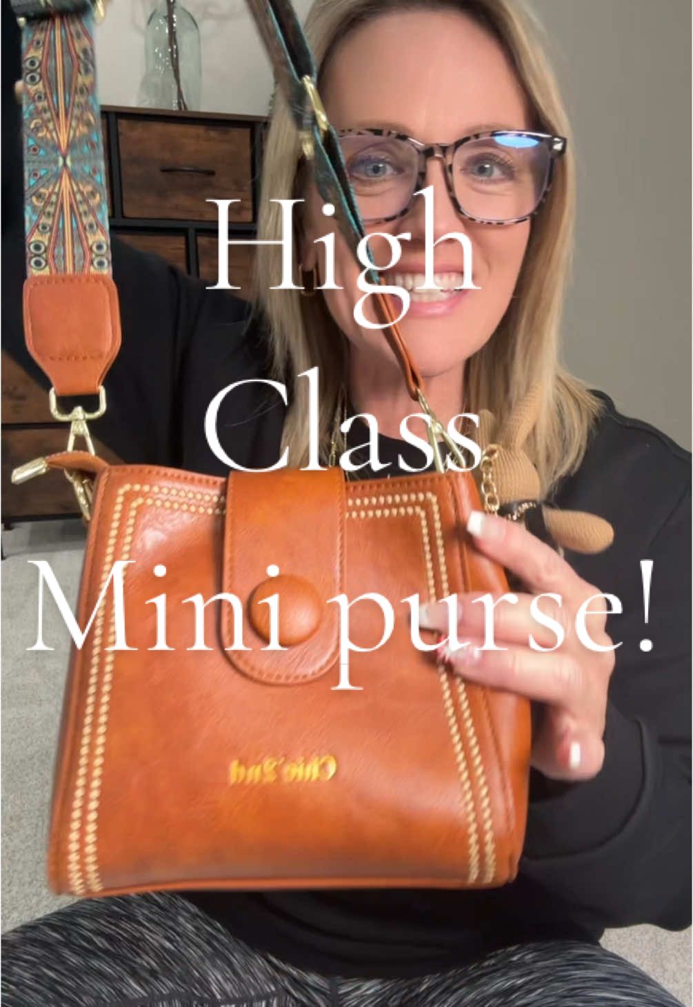 Under $20! Leather! Black or brown. This little bag is stunning! It screams high class! Grab yours up now before they’re gone! This makes a great Valentines gift! #purse #bag #leather #ValentinesDay #giftforher #gift #womensfashion #stylish #accessories #newyearnewaura #tiktokholidays #tiktokyearendsale #musthaves #2025 