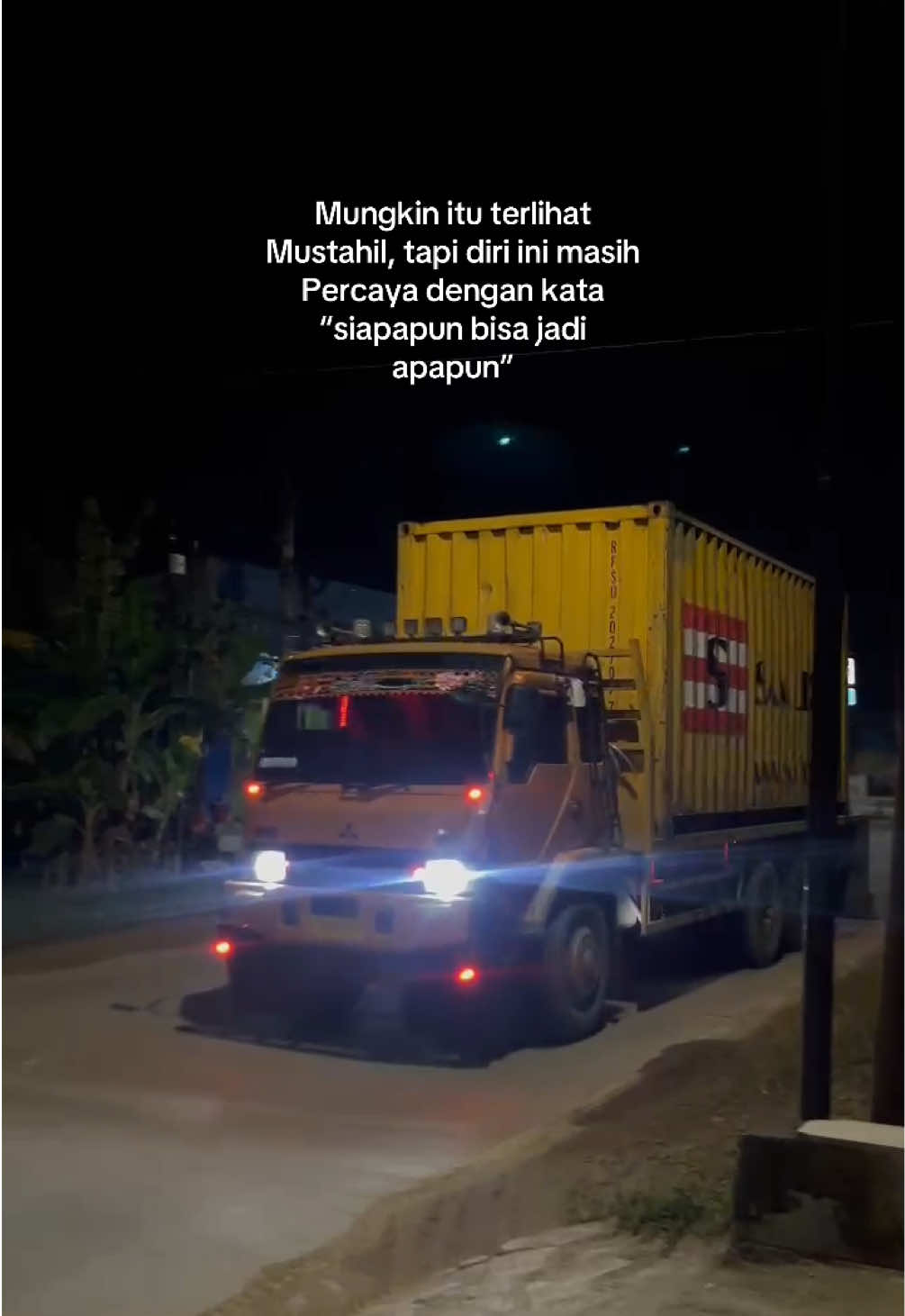 Semangat terus mumpung masih muda💪 #deriver_muda_punya_cerita #storysupirtruk #mrerwin #fuso220ps 