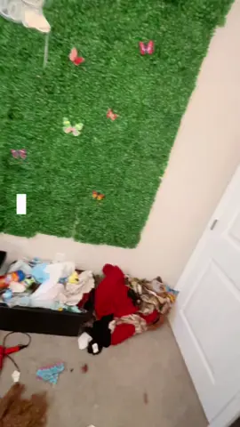 come watch me clean this nasty beauty room 😂❤️ .. my birthday ina couple hours 🥳🥳🥳🥳🥳