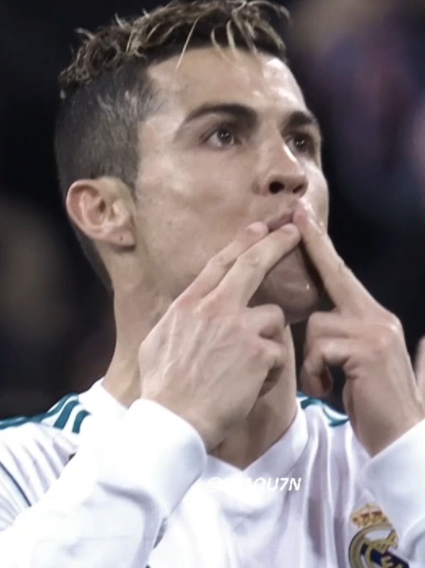 Lobo hombre en París 🐺🇫🇷 #cristianoronaldo #ronaldo #lobohombreenparis #rock #fyp #viral #joaqu7n 