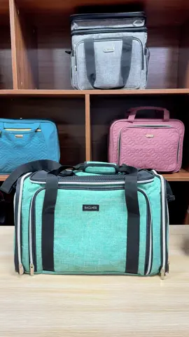 Maybe your pet really wants to have this bag!#tiktokshop #pettravel #pettravelessentials #fivedoors #petsafety #fashionable #petcomfort #petbag #moots? #stretch #discount #fyppoppppppppppppppppppppppp 