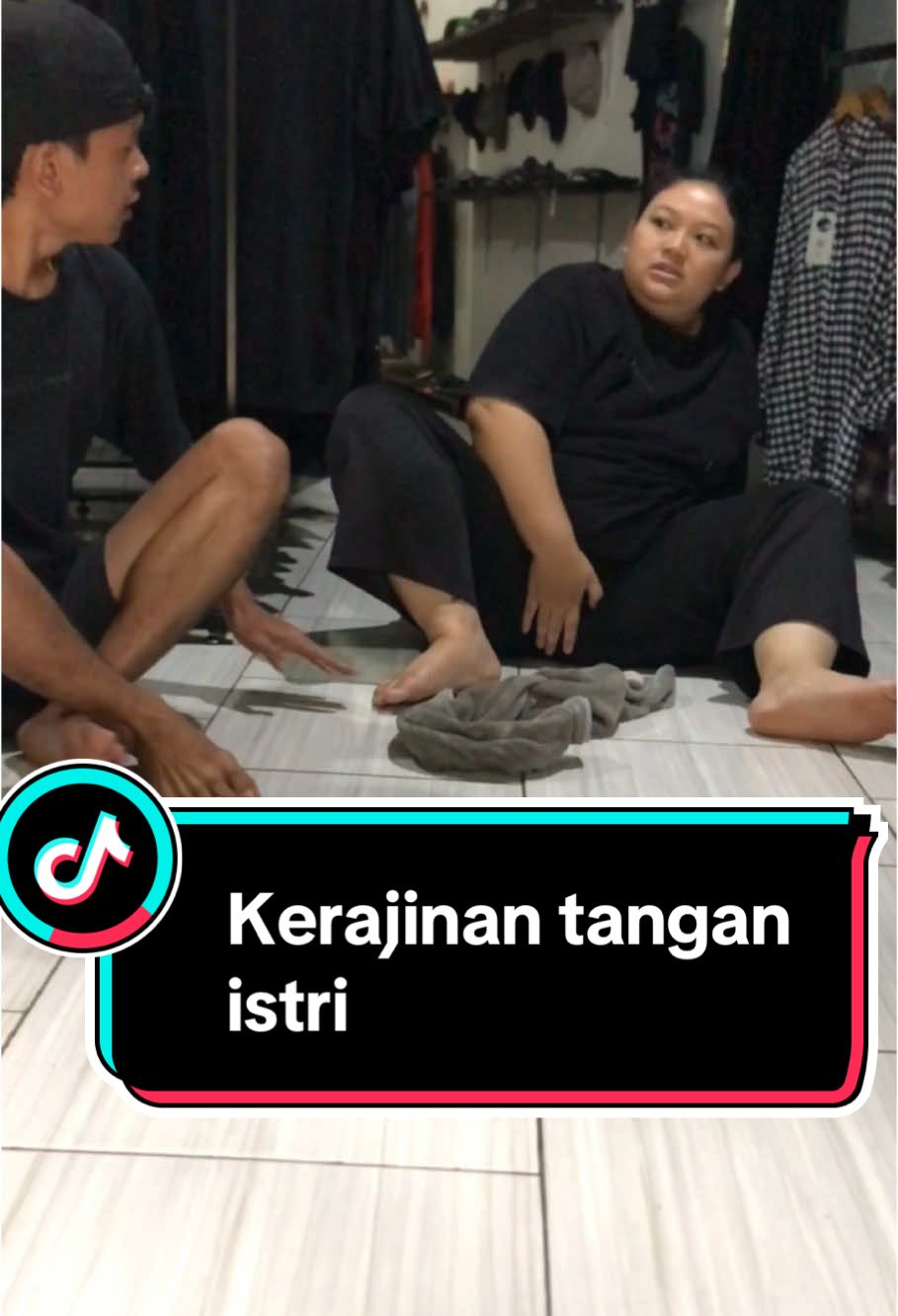 kerajinan tangan istri,yang bikin minder suami 😩🤣 #komeditiktok #tiktok #reels #fyp #fypviralシ #hiburan #pasutri #komedi #comedy #lucu #ngakak #funnyvideos #couple #radisastra 