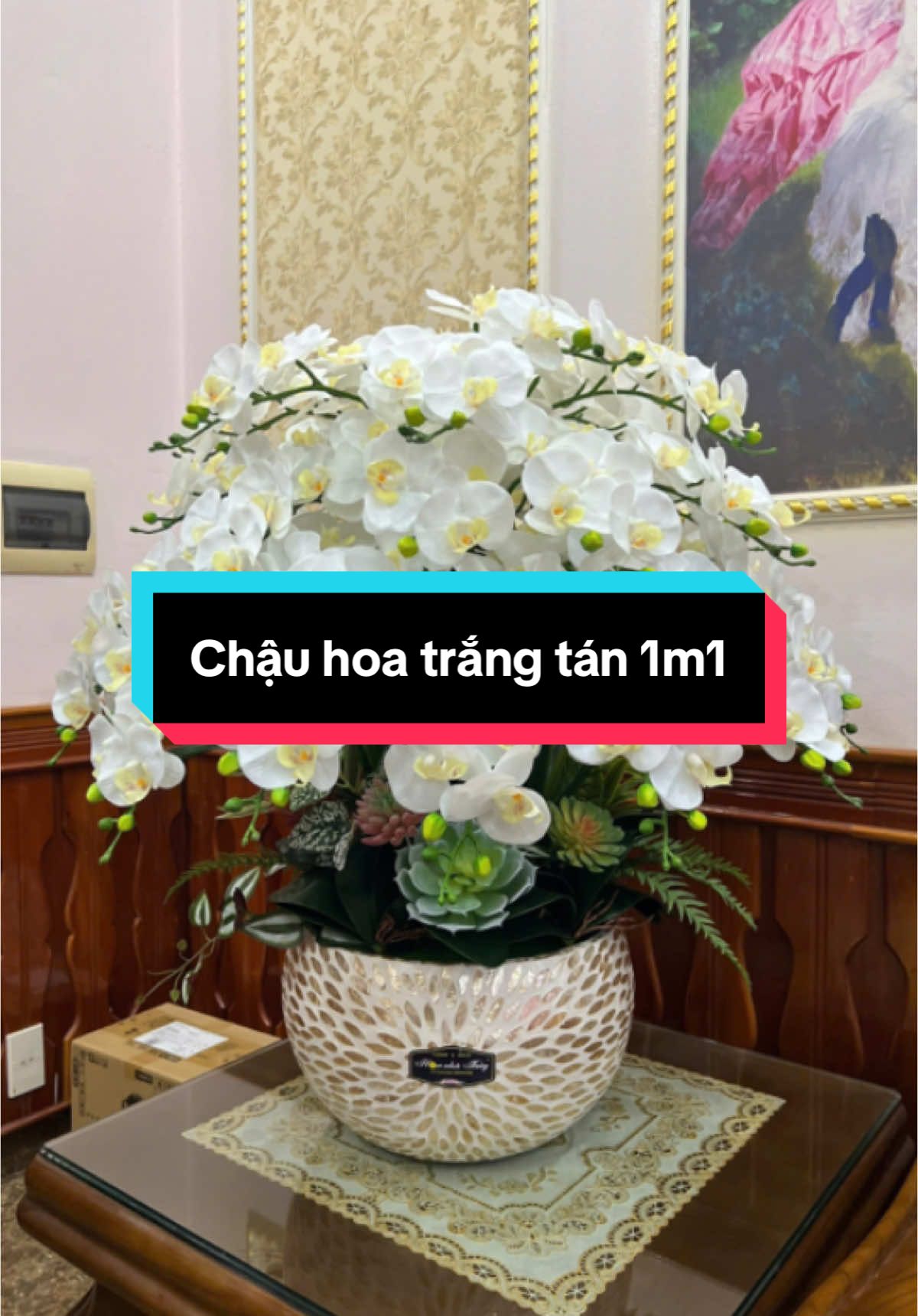 Thêm mẫu hoa trắng tinh tế không kém phần nổi bật cho không gian nhà 🥰#hoagiatrangtri #hoaluatrangtriphongkhach #decornhadep #hoagia #trangtrinhacuadontet 