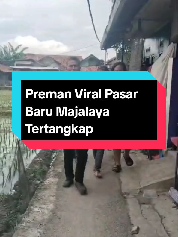 Gercep! Preman Viral Pasar Baru Majalaya Ditangkap Polsek👮🏻 Polsek Majalaya gercep banget amankan dua preman yang viral malak pedagang di Pasar Baru Majalaya. Akhirnya warga bisa bernapas lega! Gimana menurut kalian soal tindakan tegas ini? 📸 Instagram @topjabar.co #PasarBaruMajalaya #PremanTertangkap #Viral #Majalaya #BeritaHarian #FYP #InfoBandungGercep 