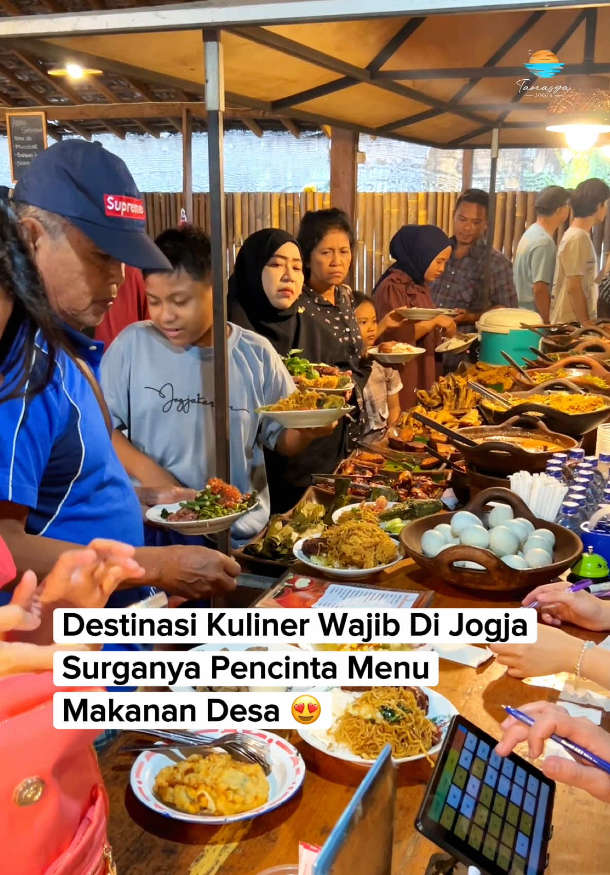 Ini sih destinasi kuliner yang wajib banget kalian kunjungi guys🥰  #jogja #kulinerjogja #kulinerjogjamurah #angkringan #jenang #kuliner #jogja24jam #fyp 