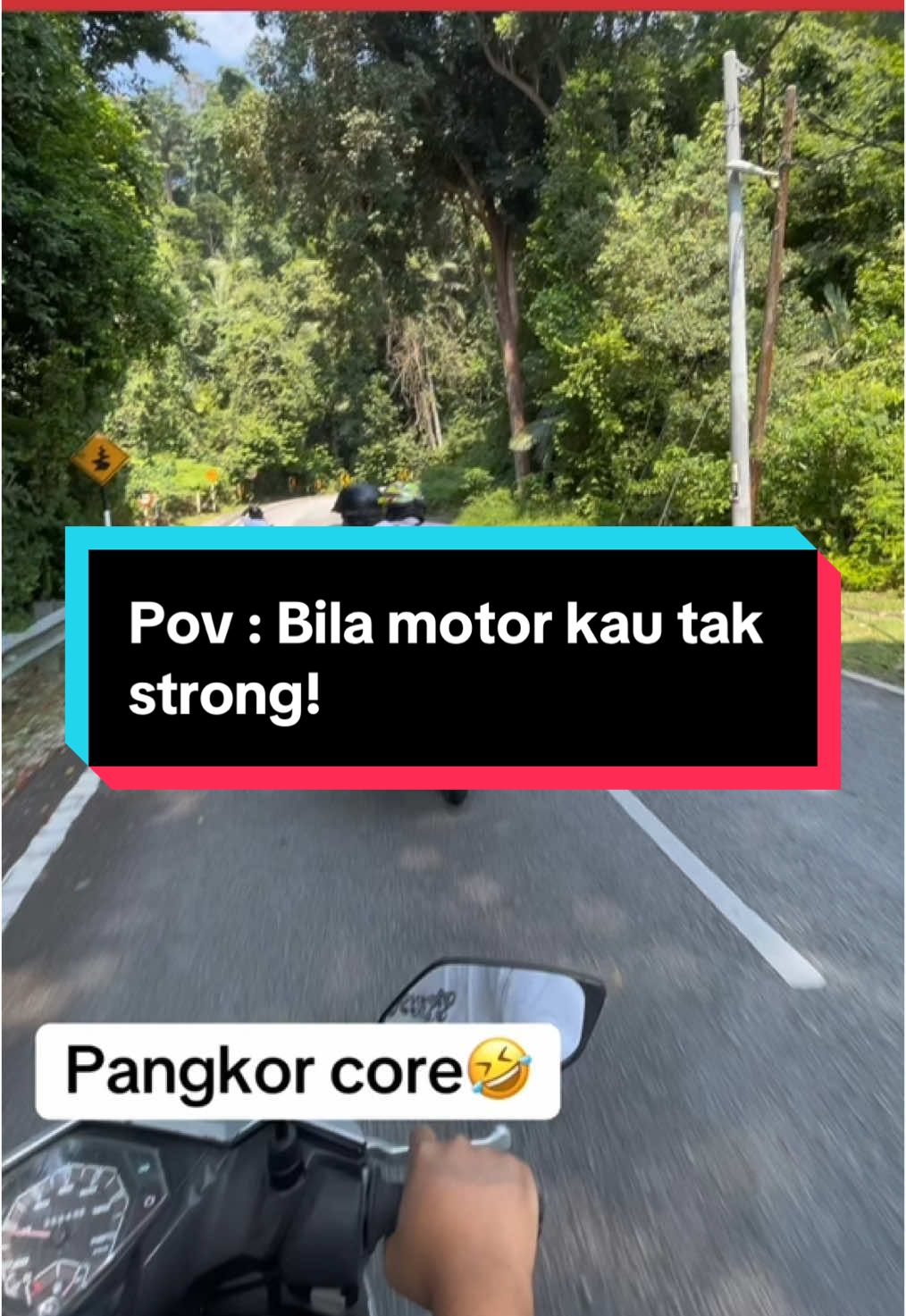 Jalan kat sini memang mencabar baik naik atau turun. Korang tau tak kat mana? Kredit : yammyloko #fyp #fypシ゚viral #viral #tiktokviral #malaysiatiktok #pulaupangkor 