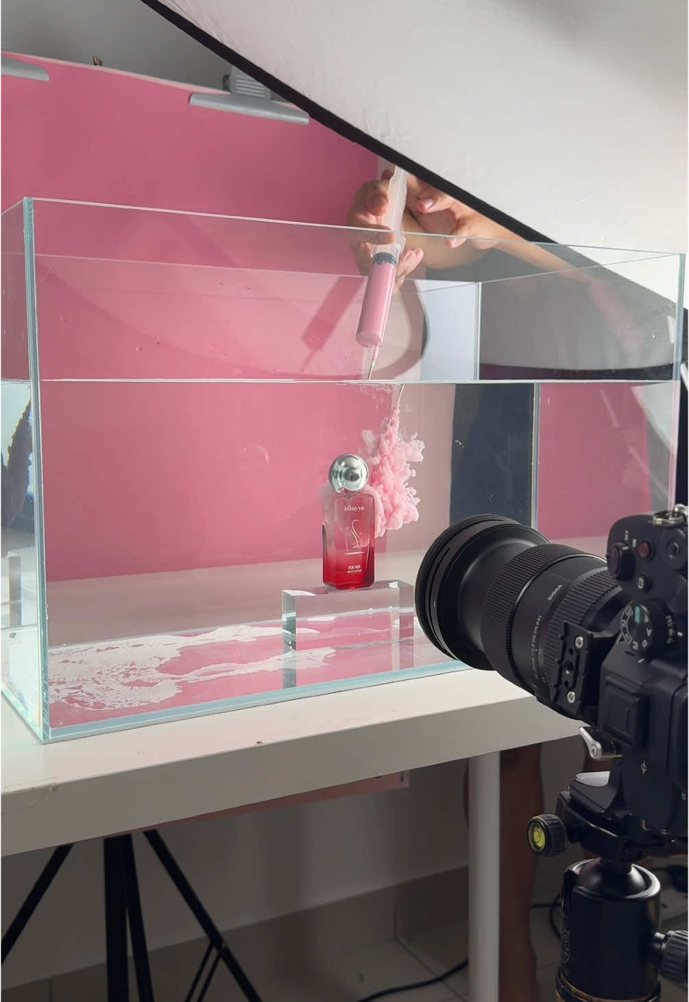 Dah lama simpan draft ni. Rasa nak buat tutorial pulak. Meh sini nak ajar mcm mana nak buat underwater smoke effect. #productvideography #productphotography #productphotographytricks #productphotographermalaysia #behindthescenes #lakaranlensa #fyp #foryou #CapCut 