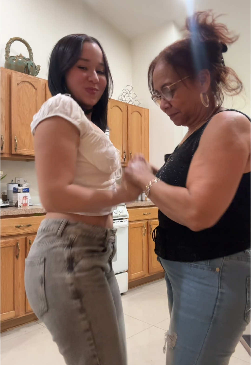 baile con abuelita en su cumple jaja 