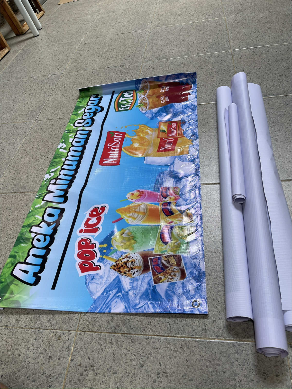 Spanduk Banner Jualan Aneka Minuman Pop Ice, Nutisari dan Es Teh Bisa pesan di cetak banner malang #spandukanekaminuman #bannerminuman #jualanminuman #bannerpopice #spandukpopice #minumanviral #tiktokshop 