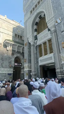 Suasana memasuki gate 91 di masjid al-haram. Salah satu gate favorit para jamaah umroh #masjidilharam #hajj #umrah #mekah 