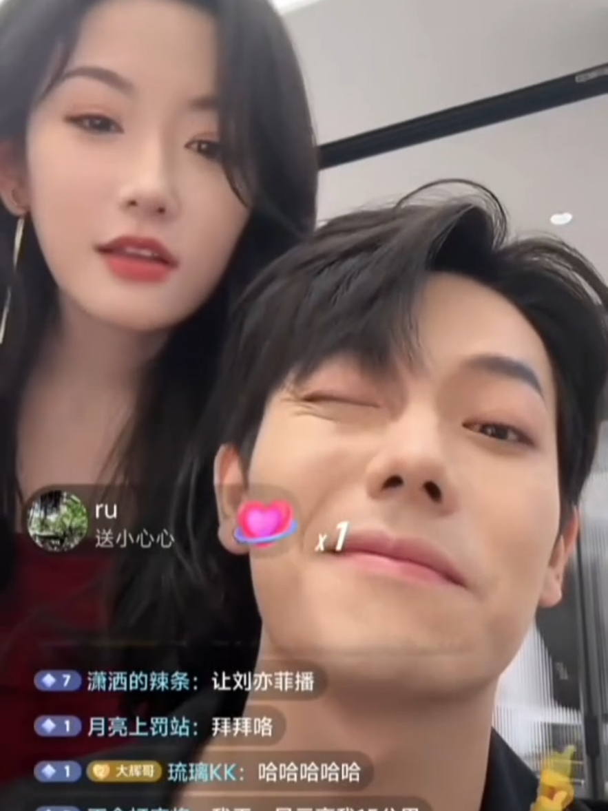คู่จริง พวกเขาครบ 1 ปีแรกกันไปแล้วในวันที่ 7 ธันวาคม ขอให้รักกันนานๆนะคะ😍🤟♥️💕#tiktok #yuhui #hanyutong #zenghuihanyutong #zenghui曾辉 #zenghui #เจิ้งฮุ่ย #shortseries #ละครสั้น #ละครสั้นจีน #ซีรี่ย์จีน #ผู้จีนหล่อบอกต่อด้วย #ไทยแลนด์แดนเมียหลวง🇹🇭 #ตัวอยู่ไทยใจอยู่จีน🇨🇳 #ผู้จีนงานดีย์🇨🇳🇨🇳 #กําแพงเมืองจีนมันสูงเข้าแล้วออกยาก #กําแพงเมืองจีนสูงมาก🇨🇳 #ตัวอยู่ไทยใจอยู่จีน #ตัวอยู่ไทยใจอยู่จีน #เทรนด์วันนี้ 