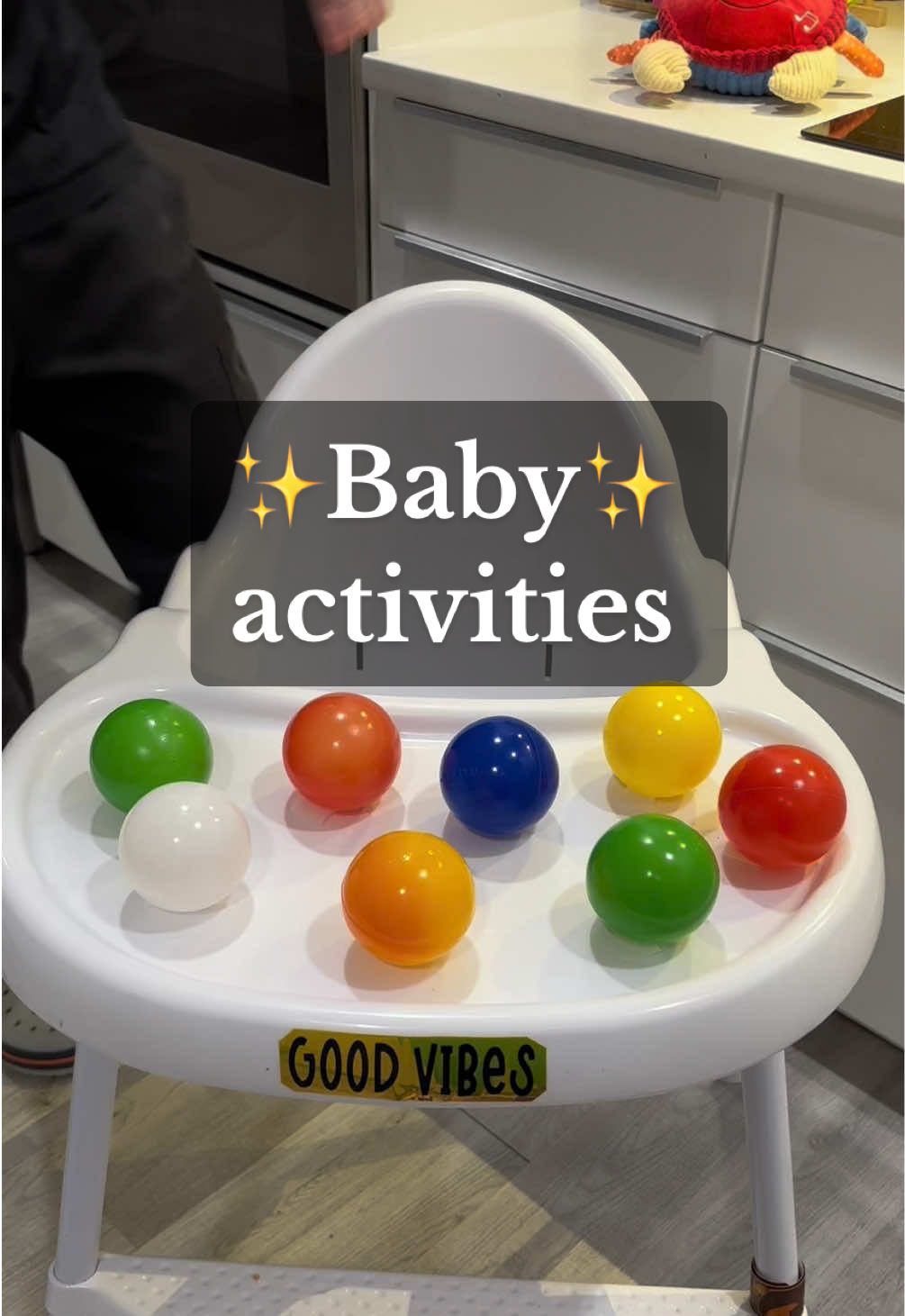 High chair is a great place for fun sensory activities 🙌🏻✨ #babyactivities #babyhighchair #babyplay #babyplayideas #6monthsold 