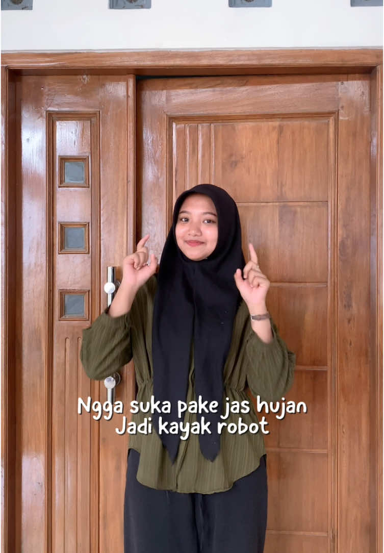 Loh kok bagus pake jas hujan RAF 😭 #jashujan #jashujanwanita #jashujanpria #jashujansetelan #jashujanestetik 