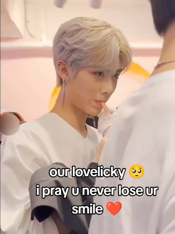 #Ricky I wish wk1 will treat u better 😞it hurts when I think abt it.. I just pray 2025 will be a better year for u 🥺🙏 we love you❤❤❤❤❤ #wakeonetreatrickybetter #lovelicky #rickyzb1 #zerobaseone #zb1 #沈泉锐 #리키 #재로배이스원 #zerose @ZEROBASEONE 