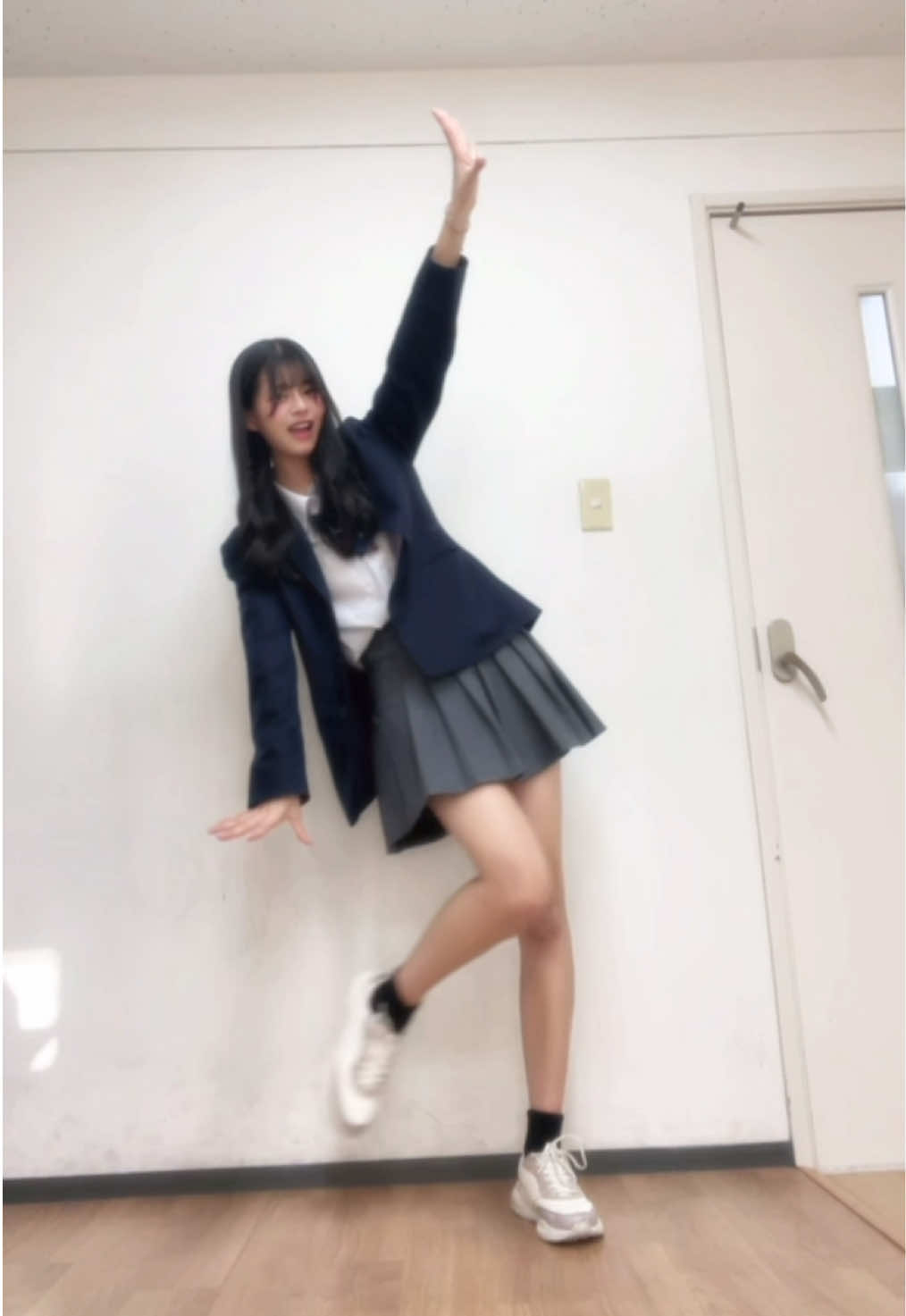 ガキ使と紅白どっち派ー？？ みんなは年末なにみるのー！ #06 #jk #ljk #女子高生 #制服 #ダンス #青春 #cute #かわいい #放課後 #年末 #紅白歌合戦  @FRUITS ZIPPER