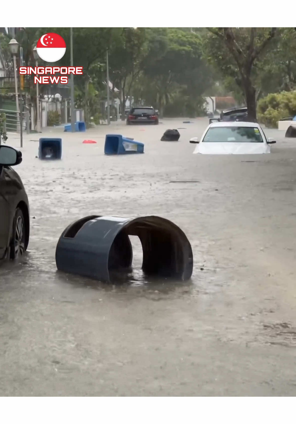 For the Latest News Join Telegram Now :-https://t.me/singaporenews65 SINGAPORE :- Flash floods occurred in Bukit Timah after heavy rain across the island on the afternoon of Dec 29. Share by Follower 