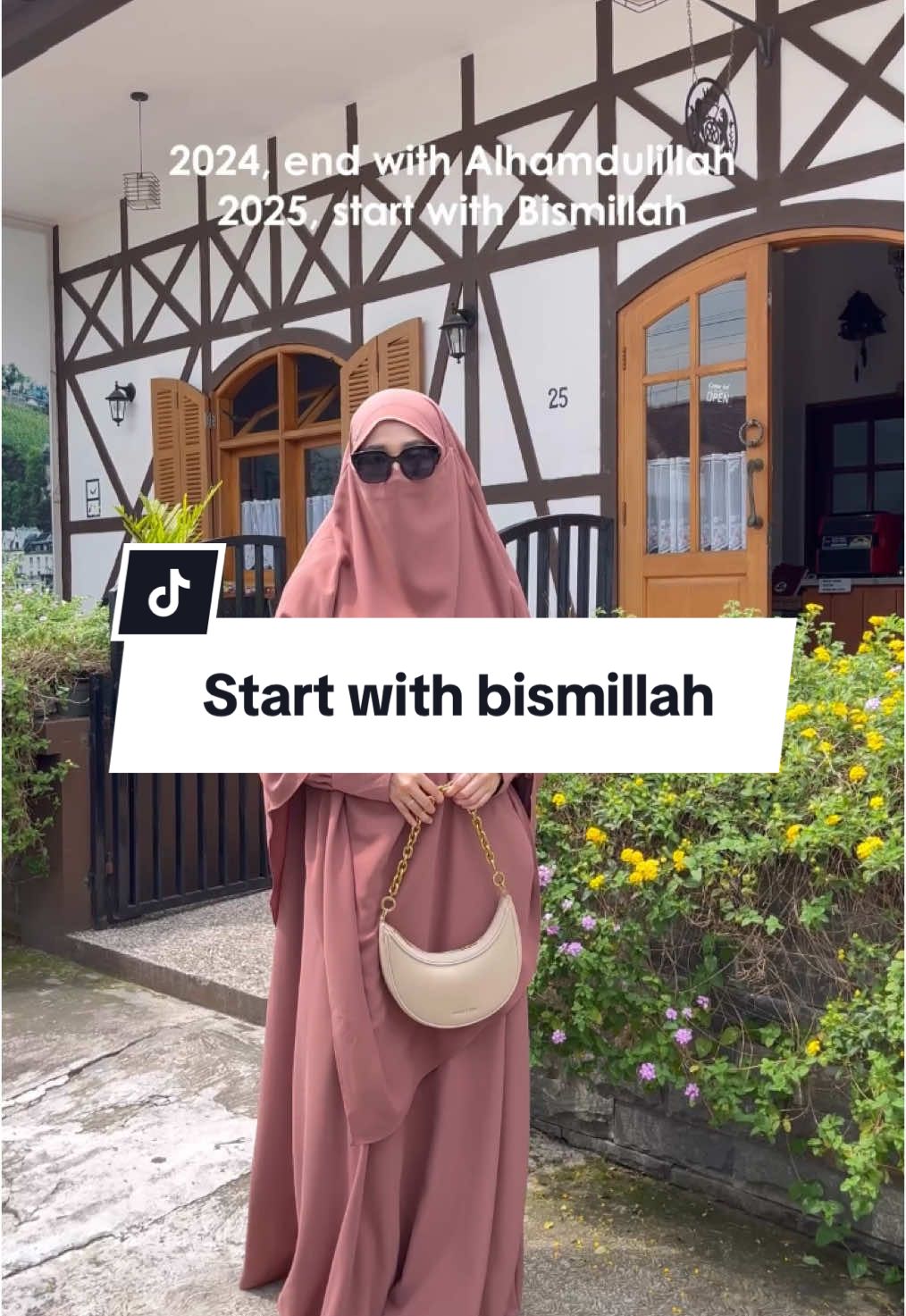 2025 start with Bismillah🤲🏻 Yuk, jadikan pergantian tahun lebih bermakna! #abaya #rekomendasiabaya 