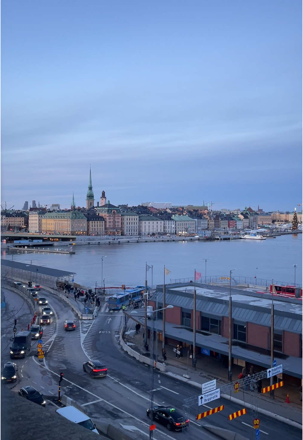 View over the Old Town from Södermalm🧡 #sweden #scandinavia #stockholm #sweden🇸🇪 #stockholmtraveltips #stockholmsweden🇸🇪 #stockholmcity❤️ #oldtownstockholm #stockholmtips #stockholm🇸🇪 #swedenimages 