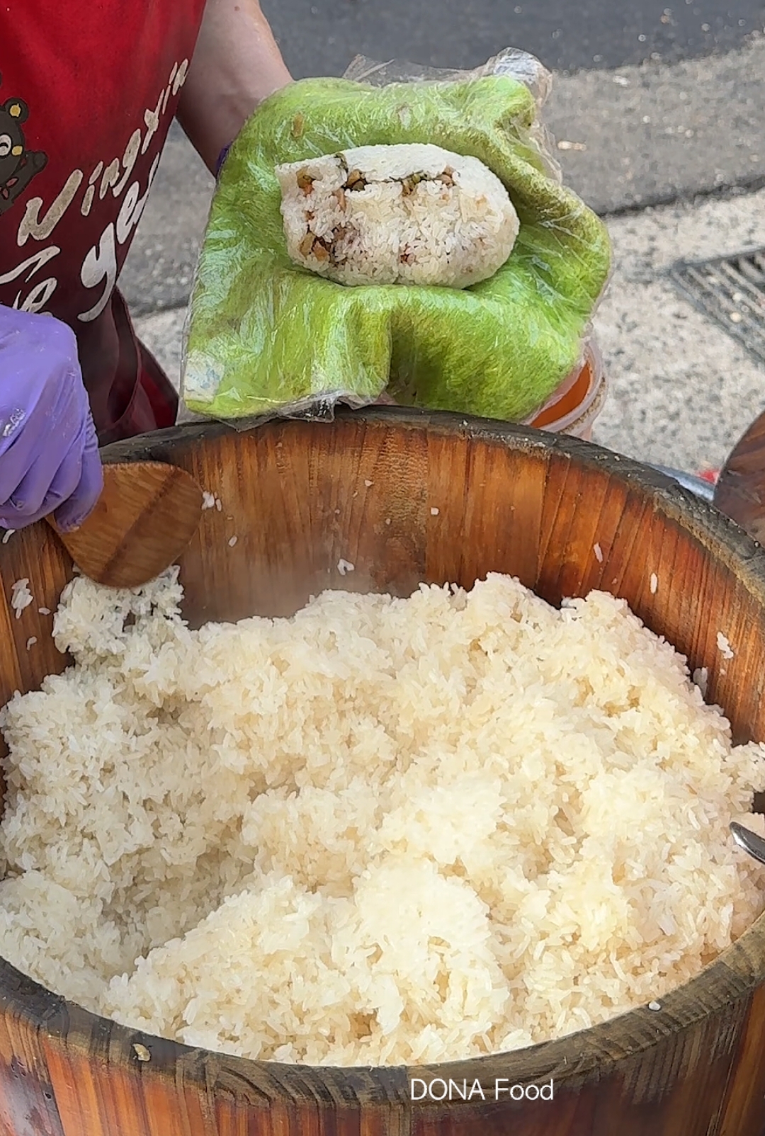 Must Try! The Best Rice Balls in Taiwan - Taiwanese Street Food  Price : TWD 50 / USD 1.6 Location : 寧夏夜市 https://maps.app.goo.gl/KdGVCgePKZv2pKLSA